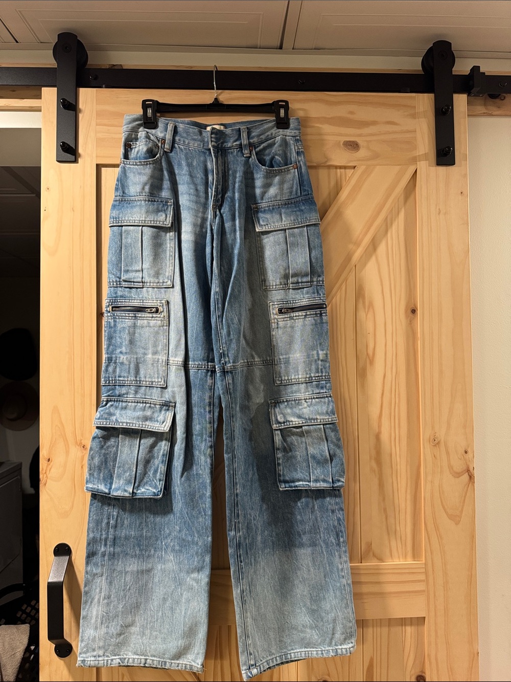 ALICE + OLIVIA
Cay Baggy Denim Cargo Pants
